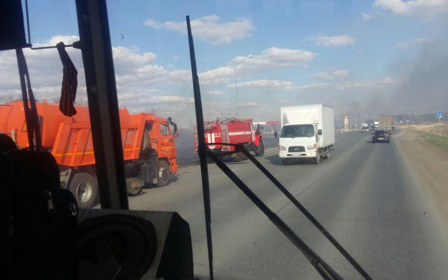 Трассу Екатеринбург-Курган закрыли из-за пожара