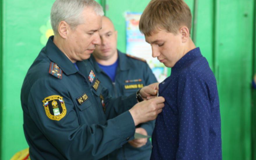 Юного зауральца наградили медалью МЧС России «За спасение погибающих на водах»