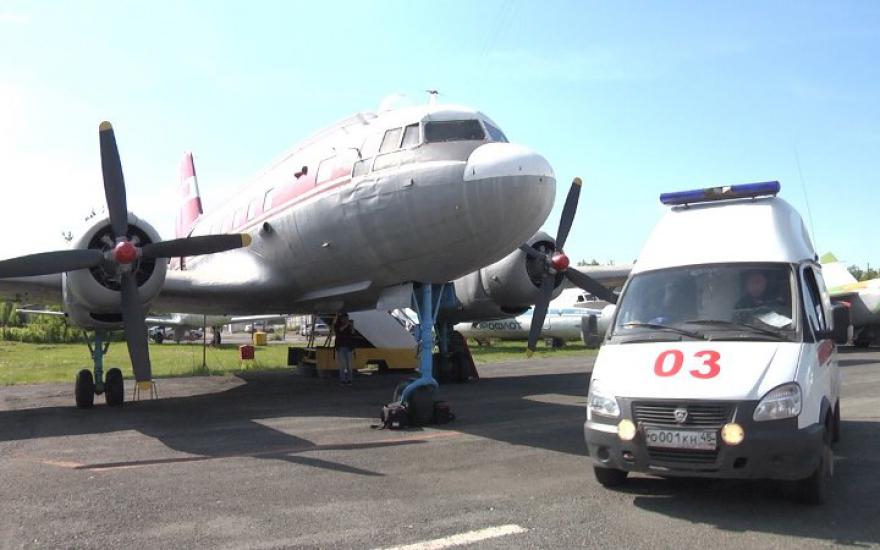 Учения на борту: в курганском самолёте летел пассажир с лихорадкой Эбола.