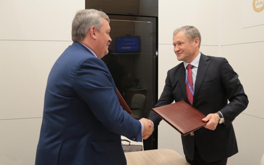 Губернатор Алексей Кокорин вернулся из Петебурга с новыми соглашениями.