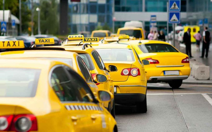 Россияне стали чаще ездить на такси