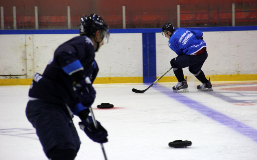 Игроки «Зауралья» приступили к тренировкам на льду.