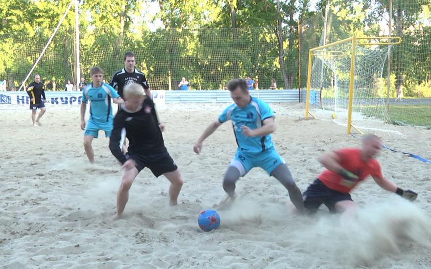 «Курганприбор» лидирует в чемпионате Зауралья по пляжному футболу.