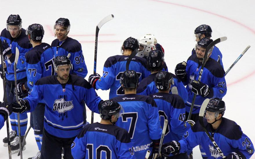 Курганские хоккеисты с победы начали домашний предсезонный турнир.