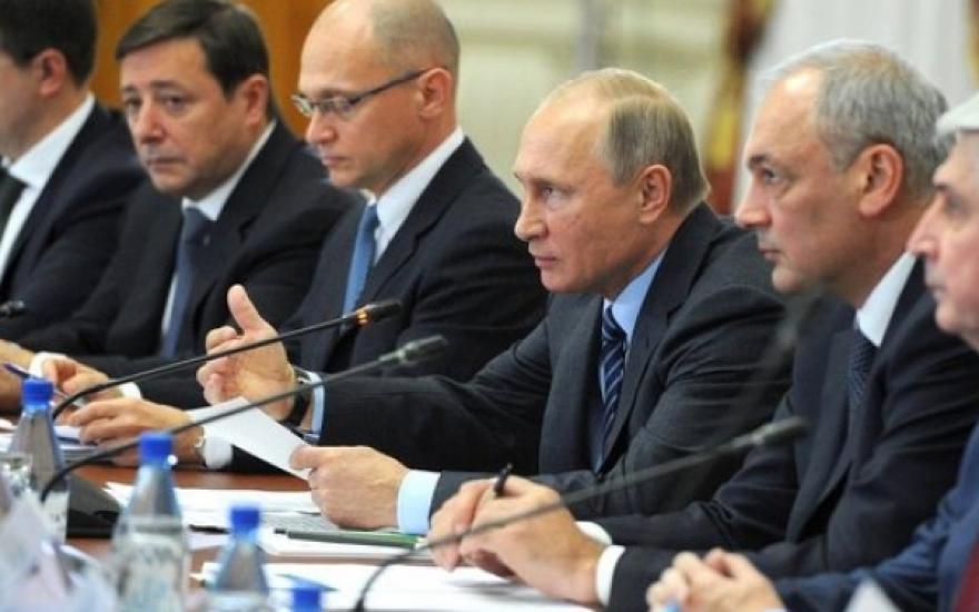 Путин призвал региональные власти прекратить игру в «бюрократический футбол»