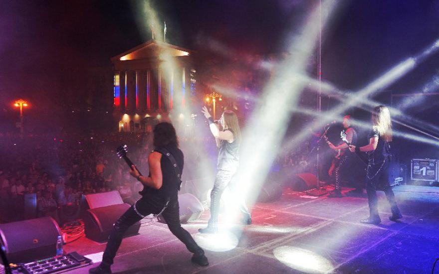 В День города в Кургане выступили легендарные рок-группы.