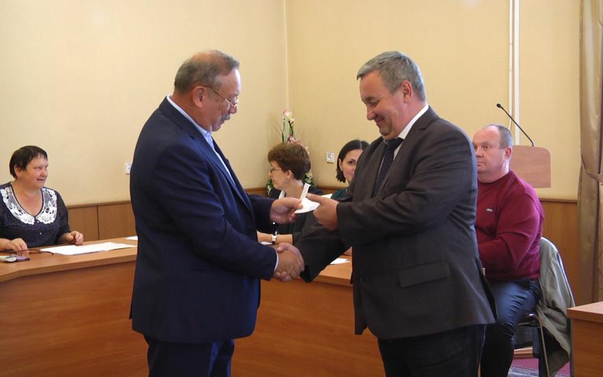 Избранные депутаты Курганской городской Думы получили удостоверения.