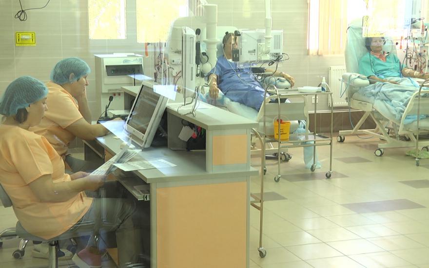 В Кургане пациентов лечат аппаратом искусственной почки.