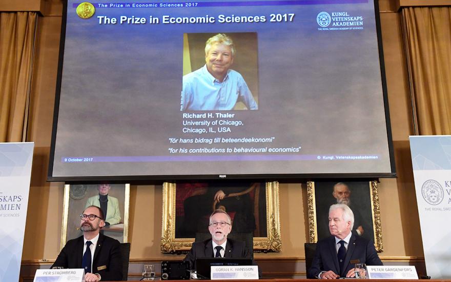 Нобелевскую премию по экономике вручили за анализ поведения потребителей