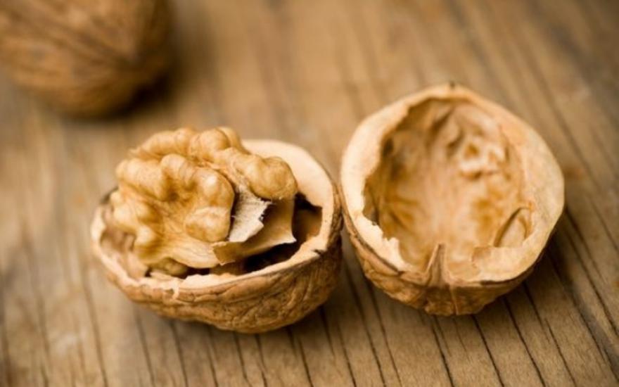 Снизить риск сердечно-сосудистых заболеваний помогут орехи