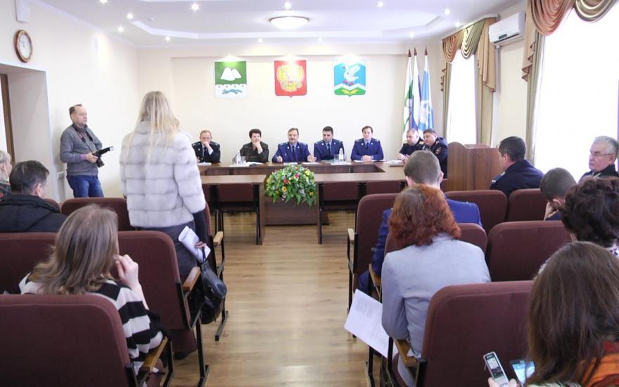 Конкурсный управляющий Шадринского телефонного завода проигнорировал встречу с прокуратурой и работниками.