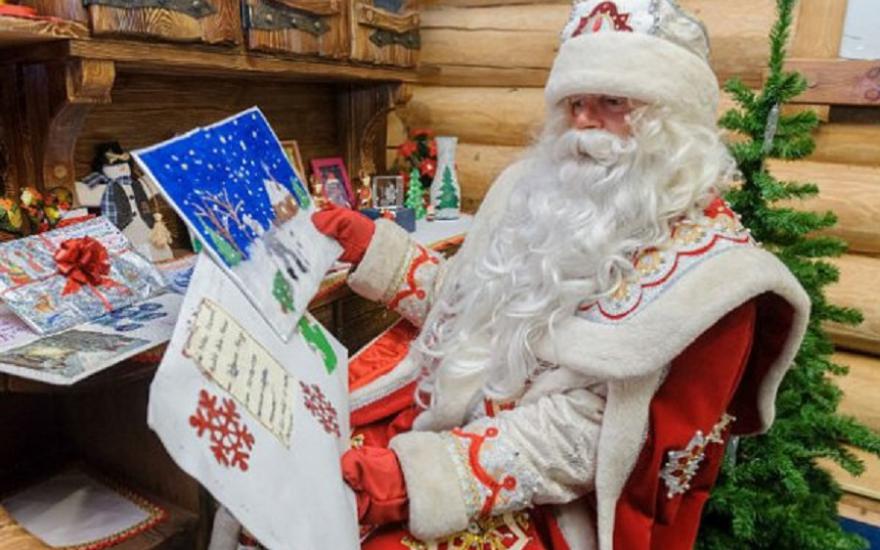 Российские дети просят Деда Мороза о здоровье и счастье