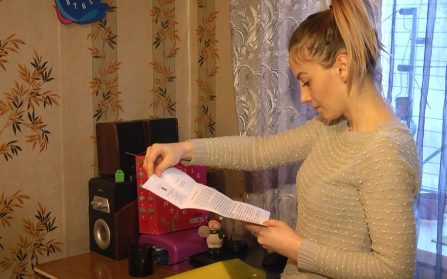 Сироте из Кургана Анастасии Кузнецовой обещают дать квартиру до 1 апреля.