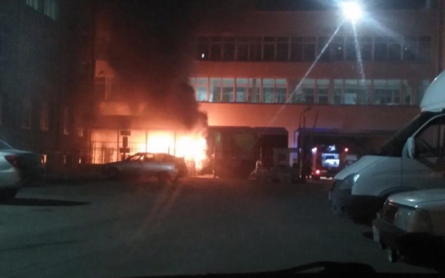 В Кургане ночью горела машина скорой помощи