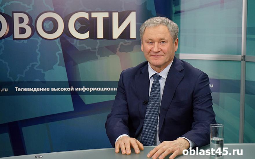 «Работать без выходных и праздников для него – норма»: губернатор Алексей Кокорин принимает поздравления
