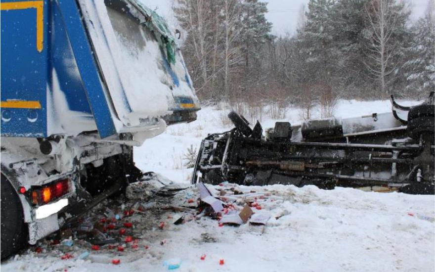 Снегопад дорого обошелся Зауралью: в ДТП 1 человек погиб, 8 пострадали