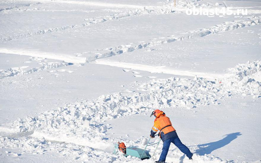 Подготовка к паводку в Кургане: на Тоболе распилили 23 тысячи квадратных метров льда