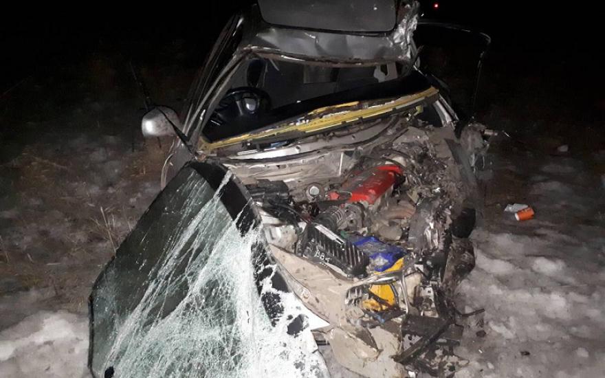 В Зауралье водитель легковушки чудом выжил после лобового столкновения