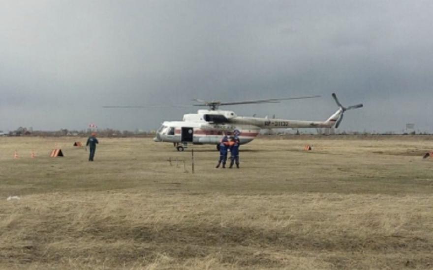 В Курганской области горят леса. На помощь в тушении прибыл вертолет из Красноярска