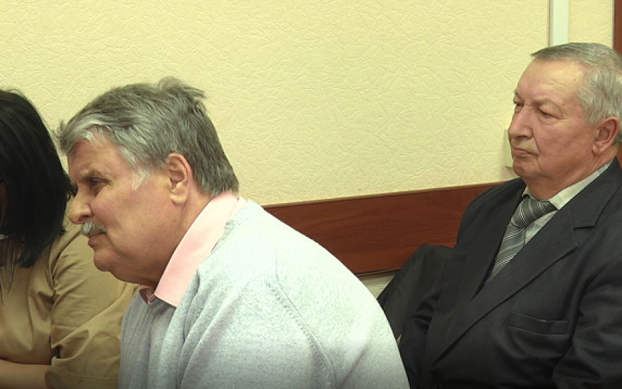 Адвокаты экс-главы Лесниковского сельсовета Петра Кунгурова переложили вину на его подчиненных.