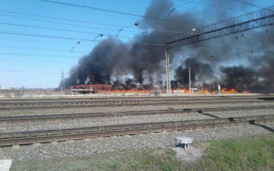 Типичный курган сегодня последние новости. Пожары возле железнодорожных путей. Пожар вдоль железной дороги. Пожар рядом с железной дорогой. Пожар в Кургане.