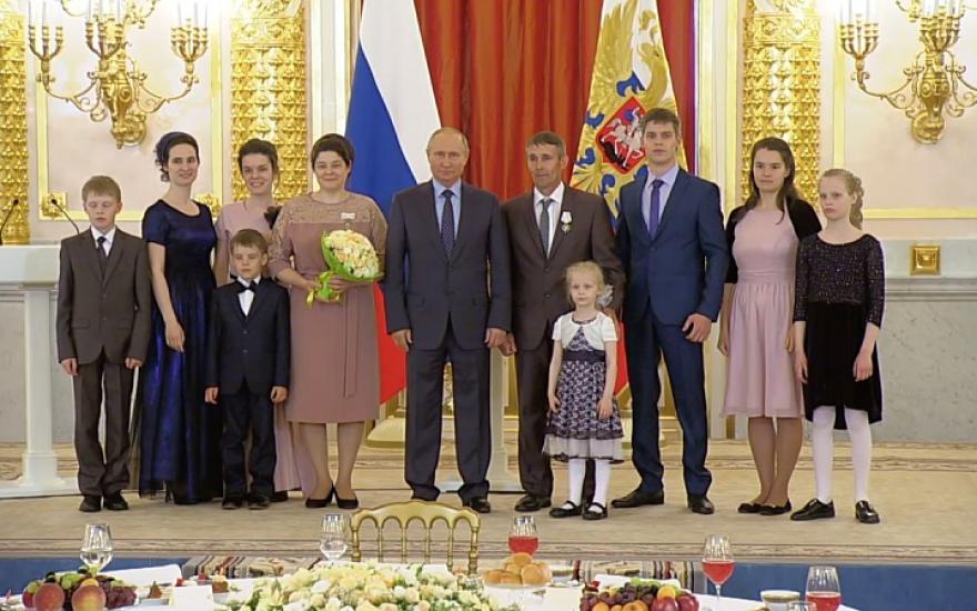 Курганцы получили орден из рук Владимира Путина.
