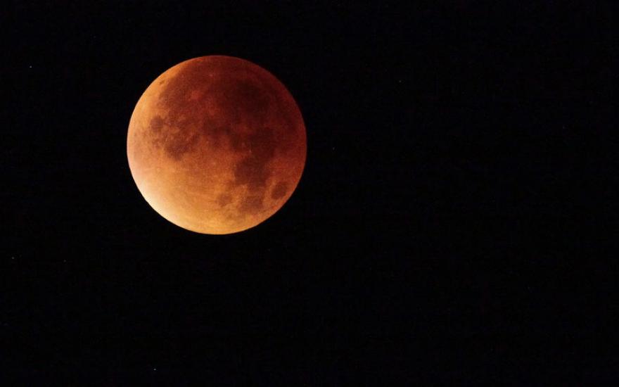 В июле жители Земли увидят «кровавую» Луну и яркий Марс