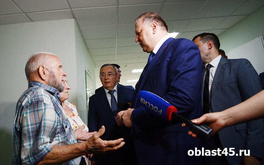 Полпред Президента Николай Цуканов отправил двух курганских пенсионеров на прием к лору