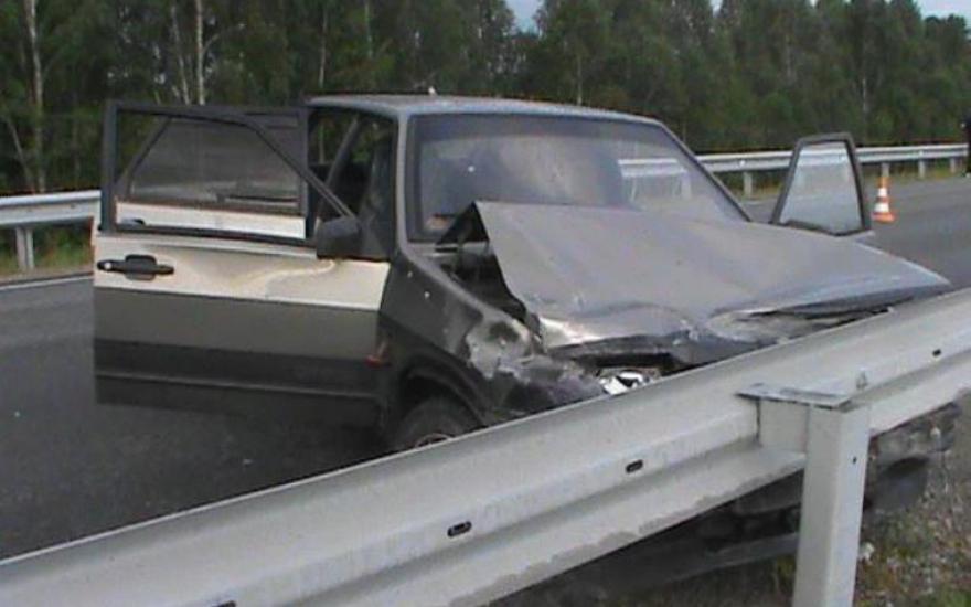 В Шадринске пьяный водитель врезался в ограждение. Погиб пассажир