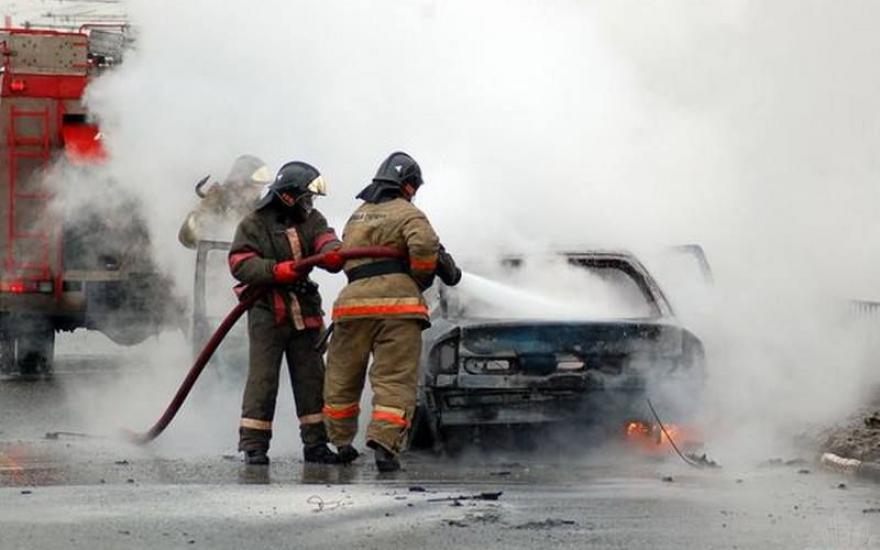 В Курганской области горят автомобили
