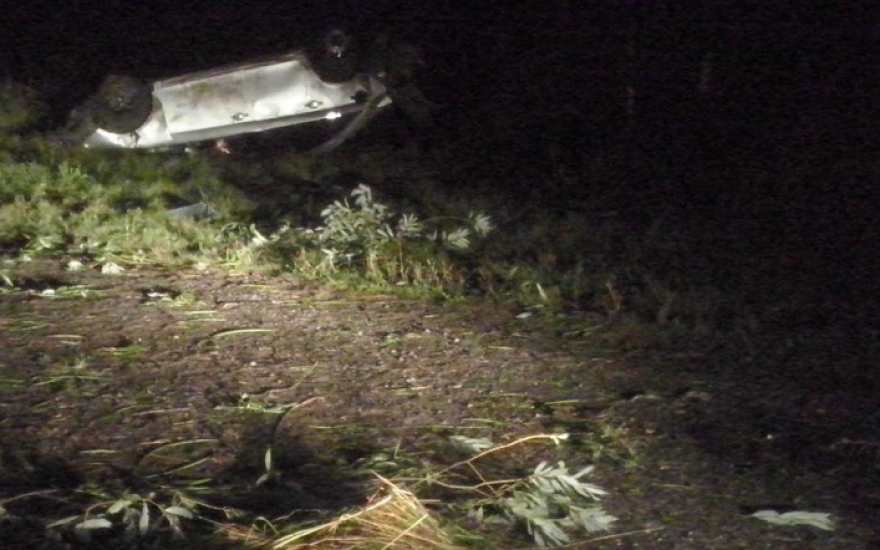 В Зауралье водитель автомобиля, который упал в кювет, скрылся с места аварии