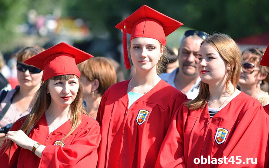 Российским студентам увеличат стипендии на 150 рублей