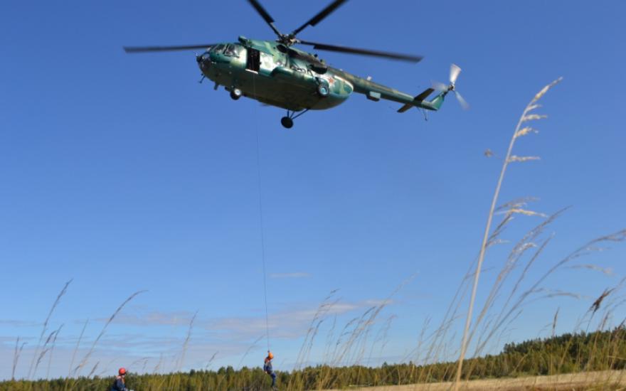 Курганские спасатели выпрыгивали из вертолета без парашюта