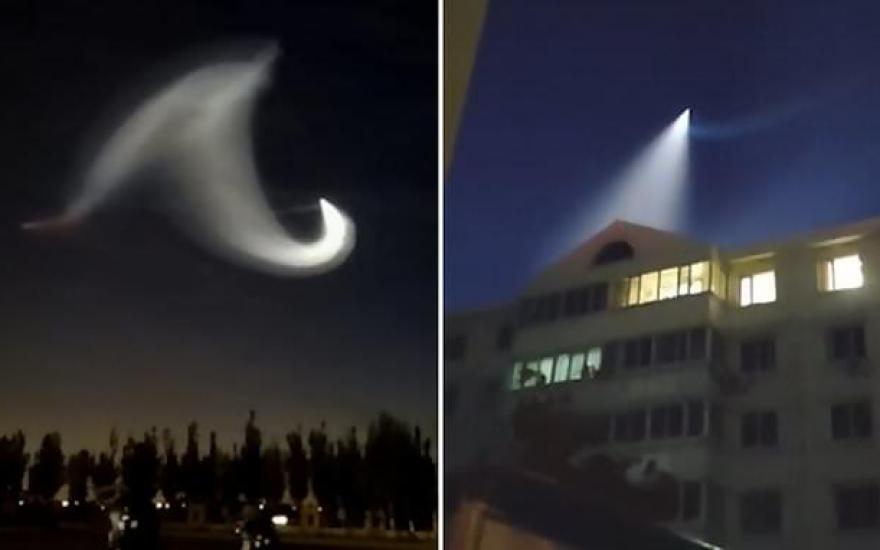 Ракета, самолет или НЛО? Очевидцы сняли на видео загадочные светящиеся объекты