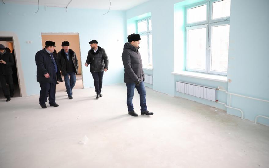 Вадим Шумков недоволен тем, как идет строительство детского сада в Зауралье