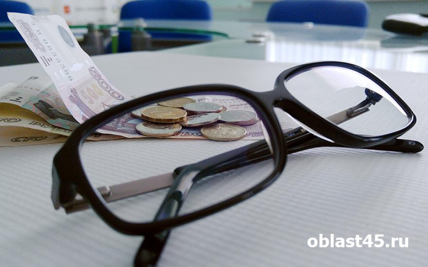 Мошенники в Зауралье обещают пересчитать пенсии, но на самом деле списывают деньги с карты
