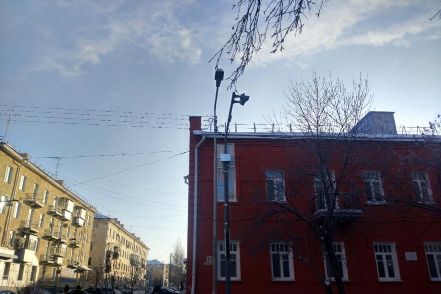 На курганских улицах заработали светофоры на солнечных батареях