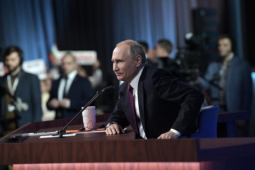 Рейтинг Путина продолжает снижаться, но Президент остается «любимчиком» во власти