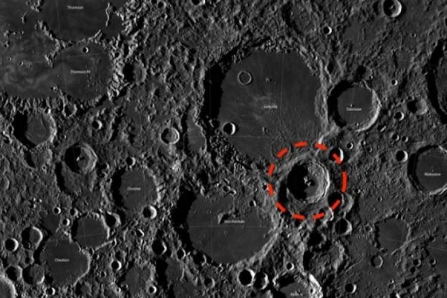 На Луне обнаружили сломанный НЛО. Уфологи предложили отправить к нему экспедицию
