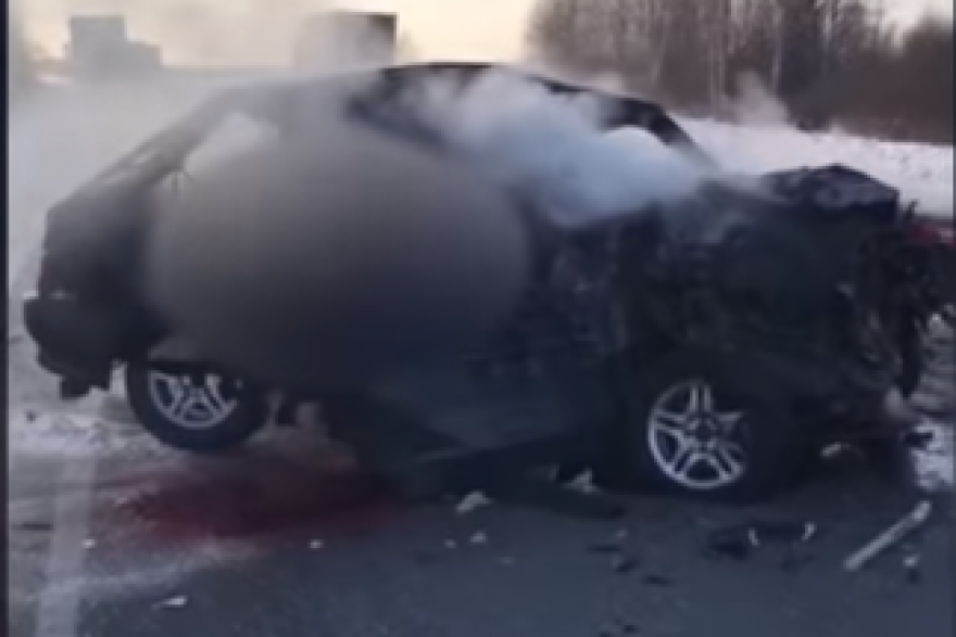 На трассе Курган – Екатеринбург при столкновении грузовика и легковушки погибли люди 