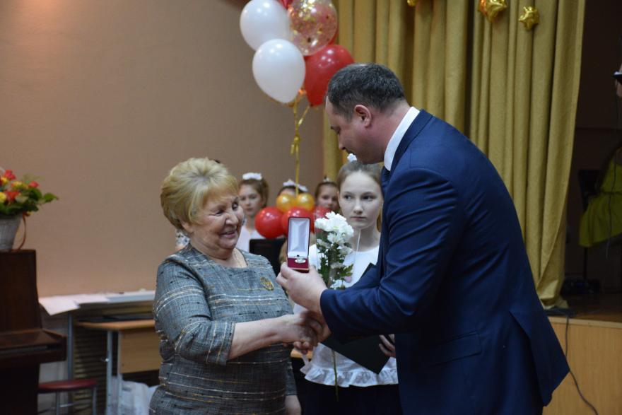 Юрий Гальцев и Жека поздравили курганскую школу с юбилеем