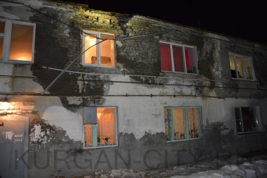 В Кургане рушится двухэтажный жилой дом