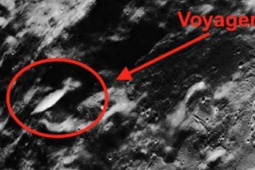 Илона Маска просят спасти НЛО на Луне