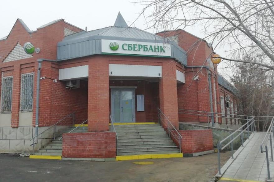 В Курганской области Сбербанк открыл обновленный офис в районном центре 