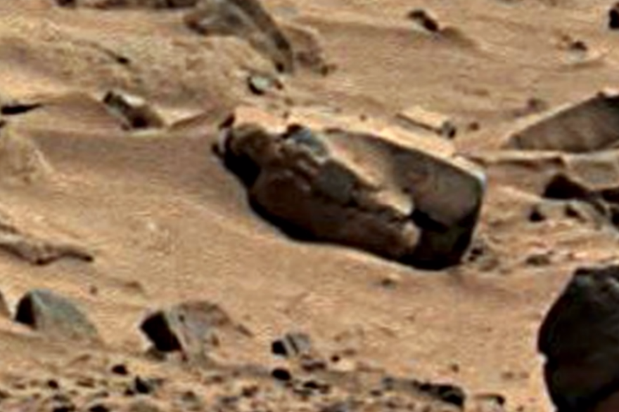 На снимках Марса увидели саркофаг с человекоподобным силуэтом