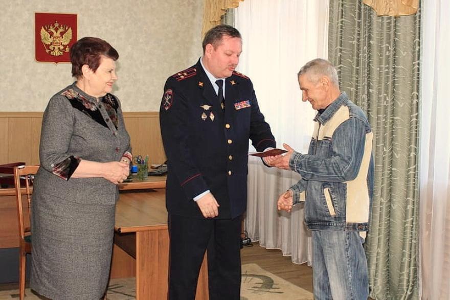 Житель Зауралья получил паспорт спустя 9 лет после переезда в Россию 