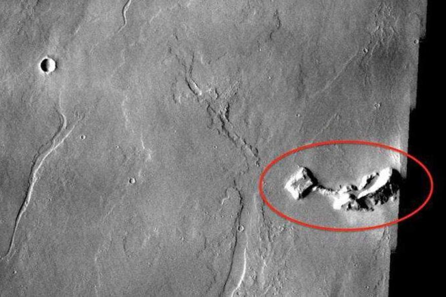 На снимках Марса разглядели объект рукотворного происхождения