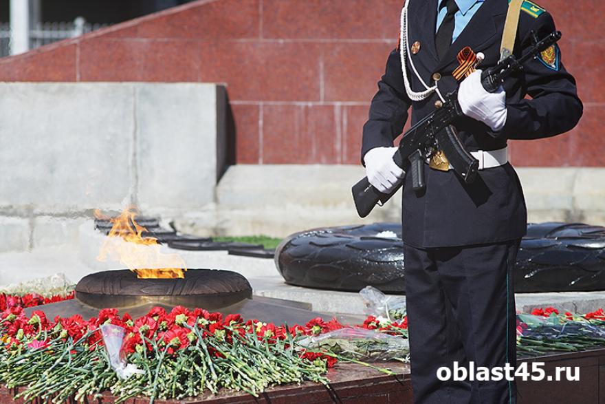 Возложение венков состоялось у Вечного огня Мемориала Славы и в Парке Победы