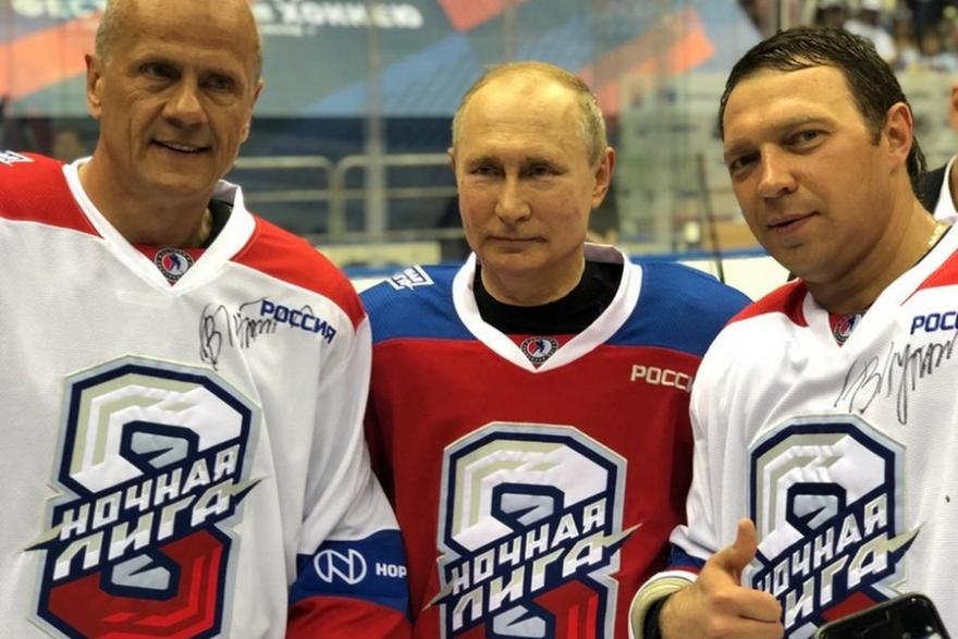 Курганцы сыграли в хоккей с Президентом Путиным