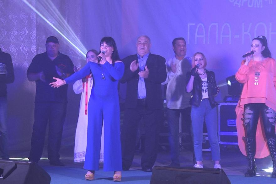 Финалисты «Музыкального ипподрома» исполнили новую песню о Кургане 